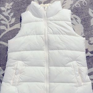 OLD NAVY White Vest. Soft & haute but not too hot!